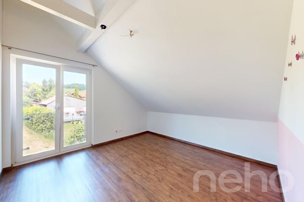 Freistehendes Einfamilienhaus mit Aussicht & Ausbaupotenzial 12