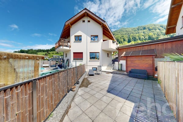 Doppeleinfamilienhaus mit Doppelcarport und Photovoltaikanlage 3