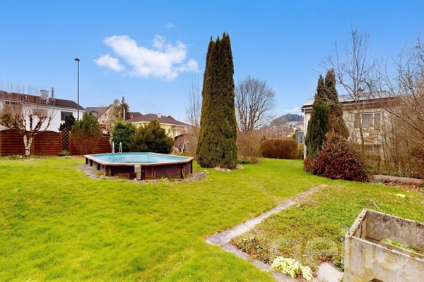 Freistehendes EFH mit grossem Garten, Aussenpool und Wintergarten 4