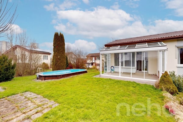 Freistehendes EFH mit grossem Garten, Aussenpool und Wintergarten 11