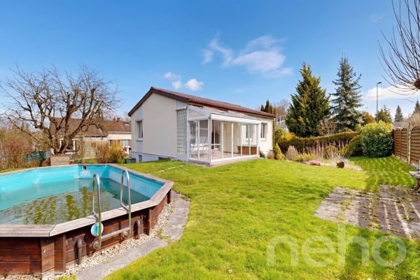 Freistehendes EFH mit grossem Garten, Aussenpool und Wintergarten 1
