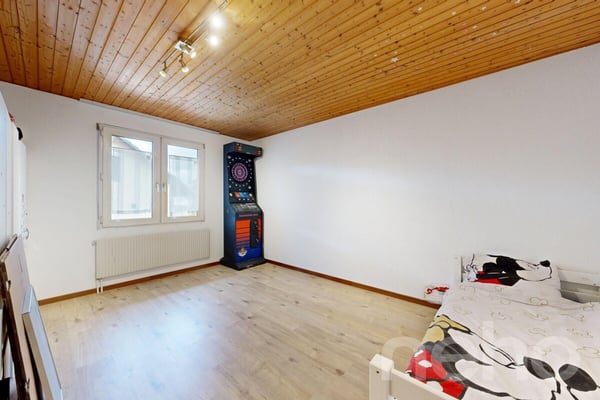 Einfamilienhaus mit grossem Garten, Wintergarten und Teich 10