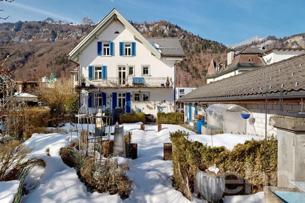7.5 Zimmer Einfamilienhaus mit Garten und Bergblick 3