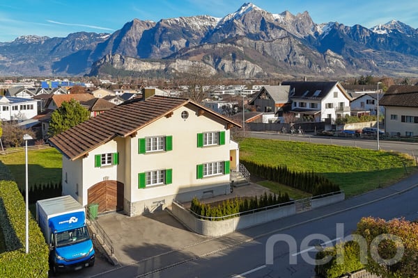 Freistehendes 6.5 Zimmer Einfamilienhaus mit Garten in Wangs 1