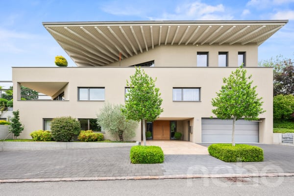 Exklusive Villa mit Wellnessbereich und Panorama-Aussicht 1