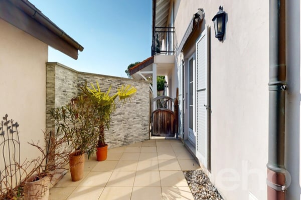Maison jumelée avec grand jardin et volumes généreux 7