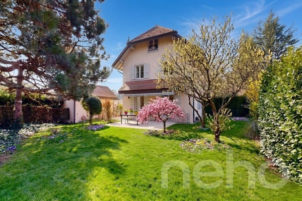 Maison jumelée avec grand jardin et volumes généreux 3