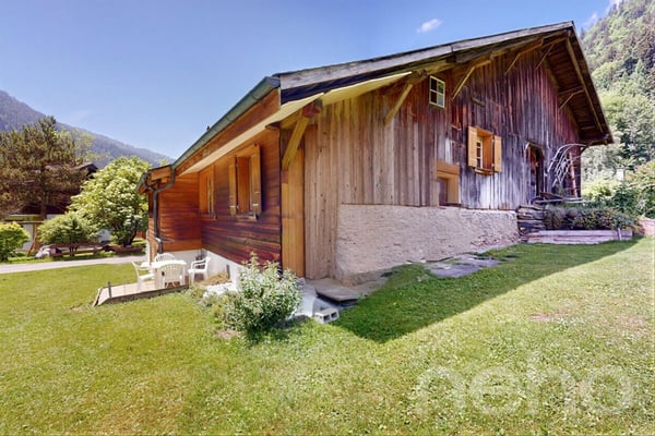 Chalet de caractère : jardin bucolique et potentiel rare 2