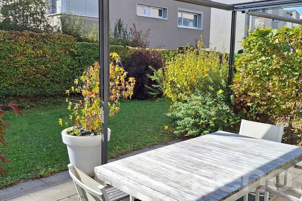 Doppelhaushälfte mit Garten in Uster 12
