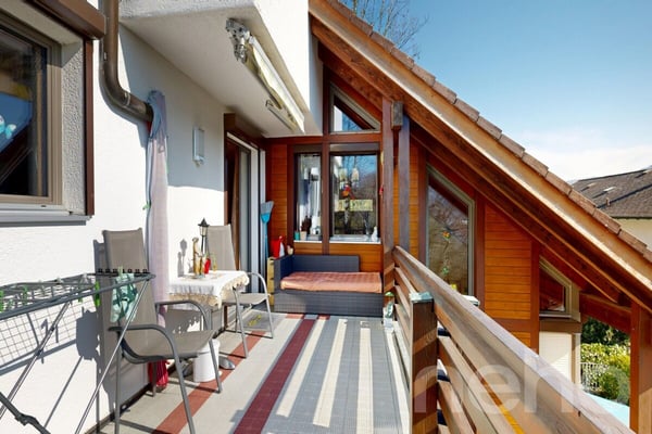 Charmantes 6 Zimmer Einfamilienhaus mit Pool, Sauna und Weitsicht 12