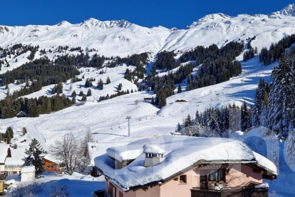 Charmante Maisonettewohnung mit Ski-in/Ski-out und Bergsicht in Parpan 10