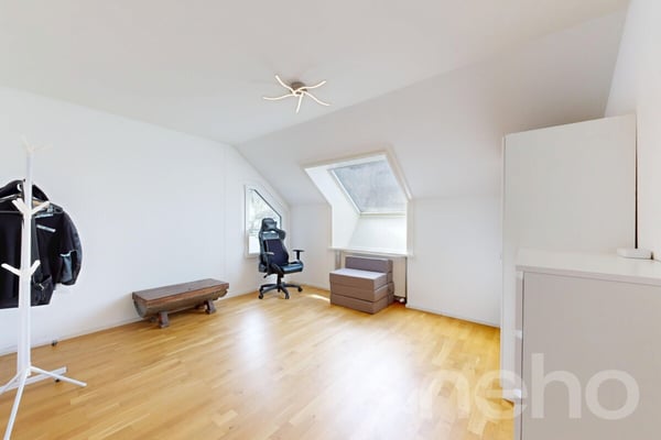 Wohnen mit Charme: Lichtdurchflutete Dachwohnung mit Terrasse 8