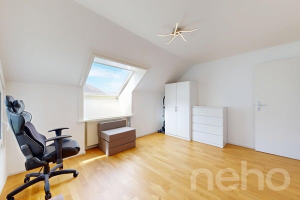 Wohnen mit Charme: Lichtdurchflutete Dachwohnung mit Terrasse 12