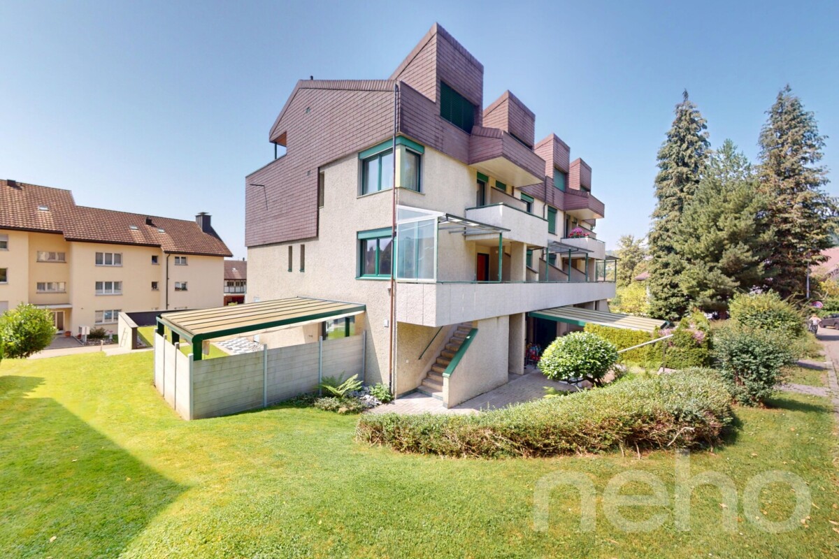 Immobilie in Bäretswil - Moderne und renovierte Maisonette-Wohnung mit Gartensitzplatz - Bild 1