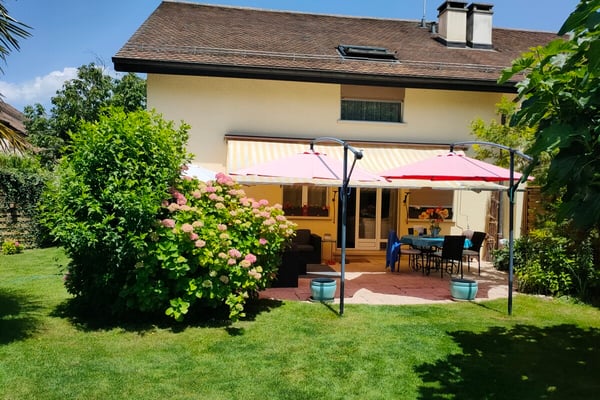 Maison familiale avec piscine et grand jardin plein sud 2