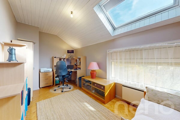 Maison familiale avec piscine et grand jardin plein sud 12
