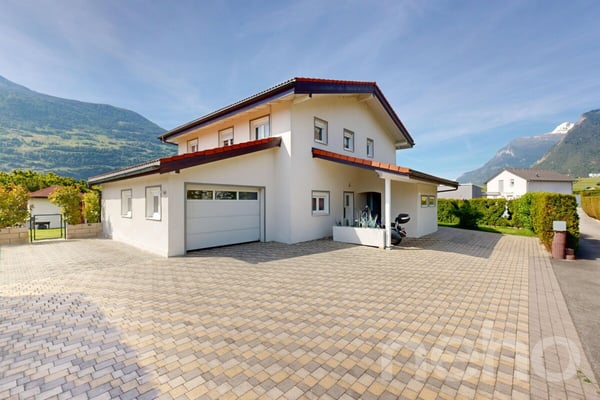 Superbe Villa 6.5 de 190m² avec piscine récente & jardin 11