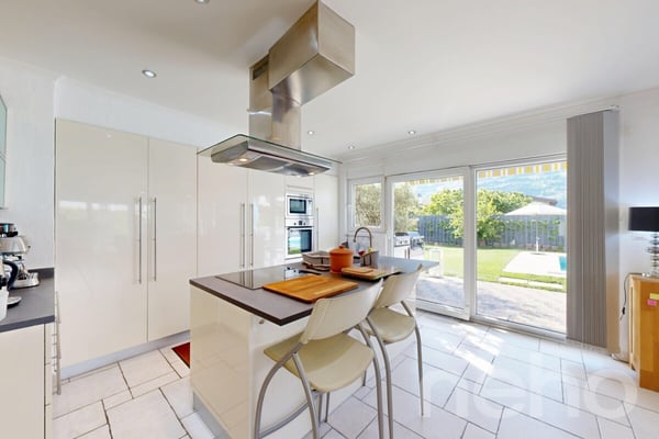 Superbe Villa 6.5 de 190m² avec piscine récente & jardin 3