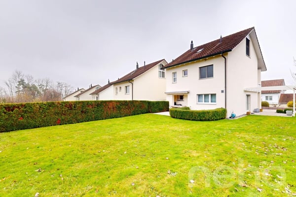 Grosszügiges Haus mit Garten, Doppelgar…