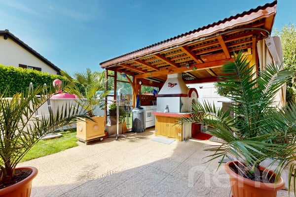 Superbe maison familiale avec piscine et cuisine d'été au calme 3