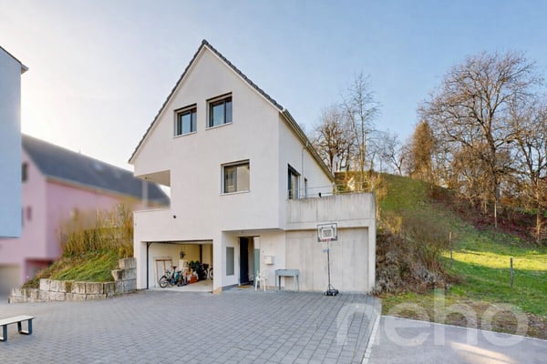 Einfamilienhaus mit Wellnessbereich, Garten & hochwertigem Ausbau 1