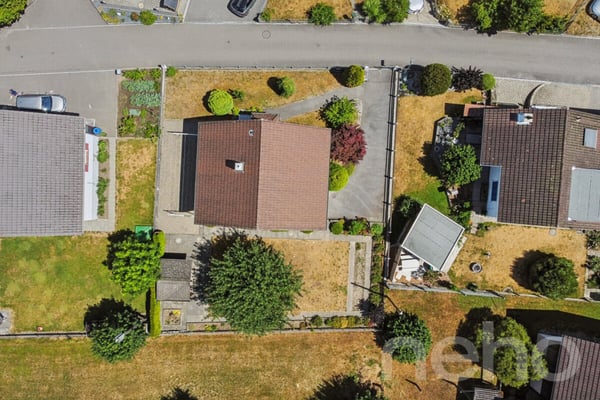 4-Zimmerhaus in ruhiger, leicht erhöhter Lage mit Umschwung 10