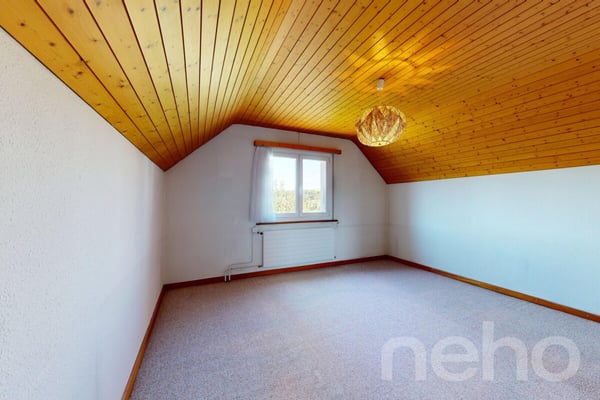 4-Zimmerhaus in ruhiger, leicht erhöhter Lage mit Umschwung 5