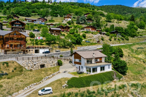Magnifique propriété avec vue panoramique à Mase 3