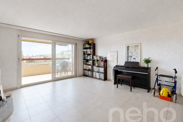 Gepflegte 3.5 Zimmer Wohnung mit Cheminée und Balkon