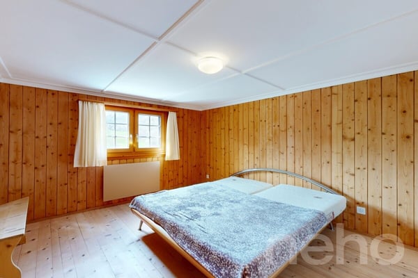 Grosszügige 5.5 Zimmer Wohnung mit Bündner Charme in Uors 10