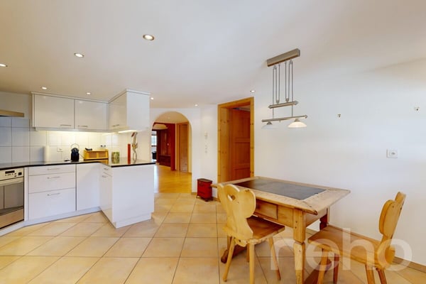 Grosszügige 5.5 Zimmer Wohnung mit Bündner Charme in Uors 4