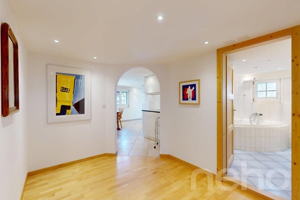 Grosszügige 5.5 Zimmer Wohnung mit Bündner Charme in Uors 5