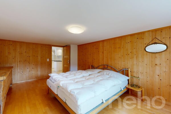 Grosszügige 5.5 Zimmer Wohnung mit Bündner Charme in Uors 8