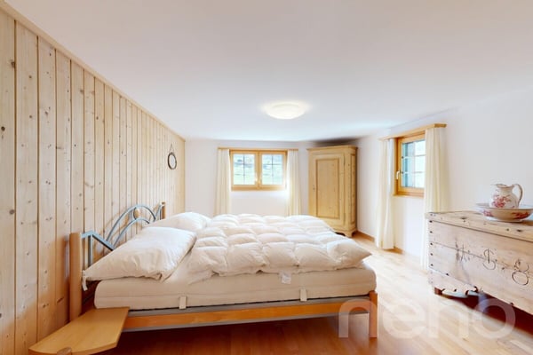 Grosszügige 5.5 Zimmer Wohnung mit Bündner Charme in Uors 7