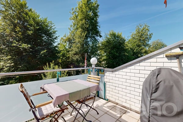 Lichtdurchflutete 4.5 Zimmer Dachwohnung mit Blick ins Grüne 1