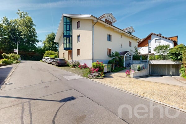 Lichtdurchflutete 4.5 Zimmer Dachwohnung mit Blick ins Grüne 2