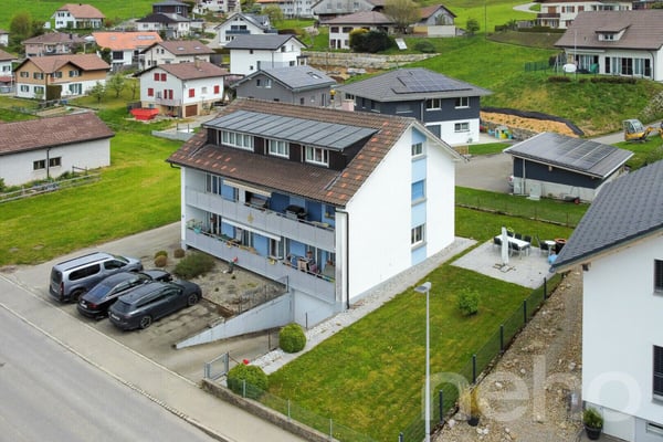 Mehrfamilienhaus im grünen Plasselb 2
