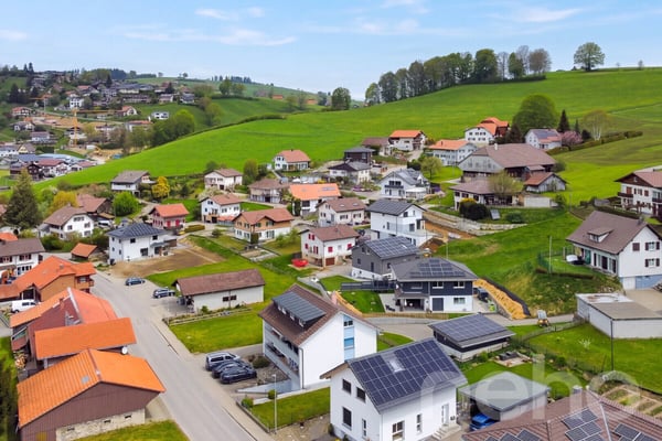 Mehrfamilienhaus im grünen Plasselb 4
