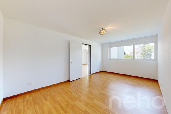 Gepflegte 3.5-Zimmerwohnung mit sonnigem Sitzplatz 12