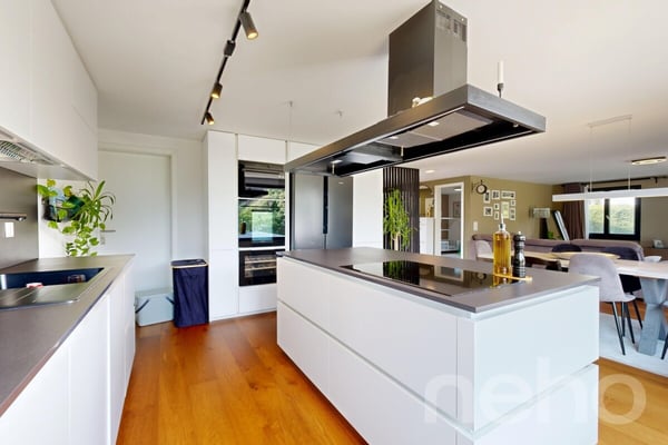 Modernisiertes Einfamilienhaus mit Designküche und Wintergarten 5