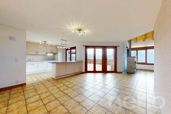 Maison spacieuse 8.5 + appartement 2.5 indépendant avec vue dégagé 8