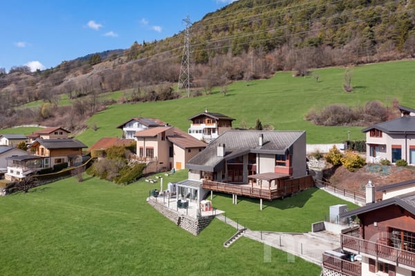 Maison spacieuse 8.5 + appartement 2.5 indépendant avec vue dégagé 2