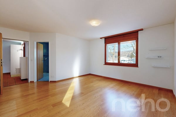 Grosses Einfamilienhaus mit Garten, Wintergarten und viel Potenzial 9