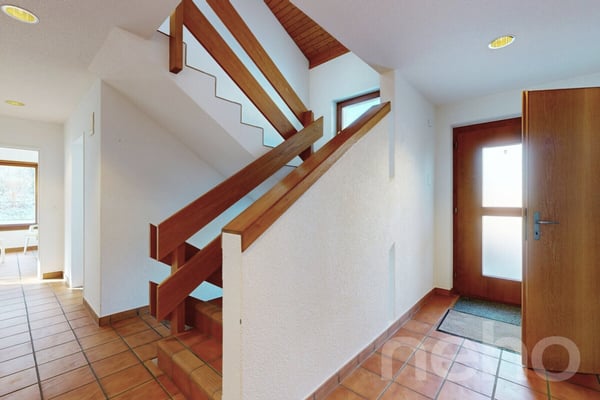 Grosses Einfamilienhaus mit Garten, Wintergarten und viel Potenzial 4