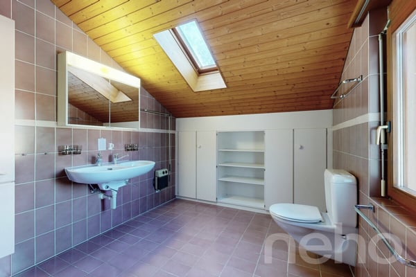 Grosses Einfamilienhaus mit Garten, Wintergarten und viel Potenzial 8