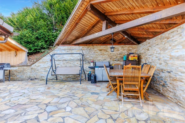 Chalet 8.5 + studio indépendant et vue dégagé dans un quartier calme 8