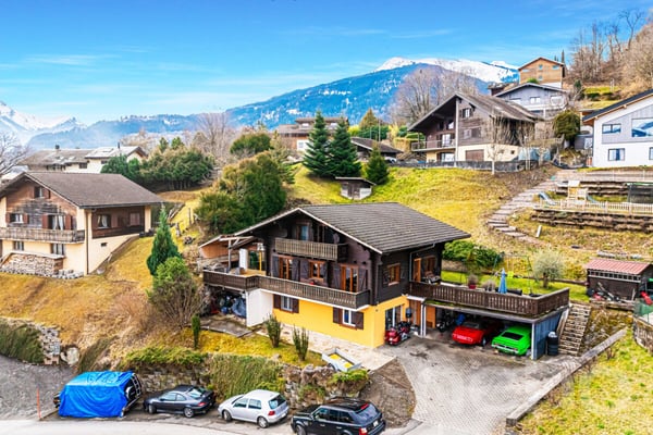Chalet 8.5 + studio indépendant et vue dégagé dans un quartier calme 2