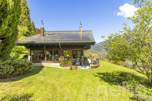 Exclusif: Grand chalet avec 2 garages sur un terrain de 3255 m2 4