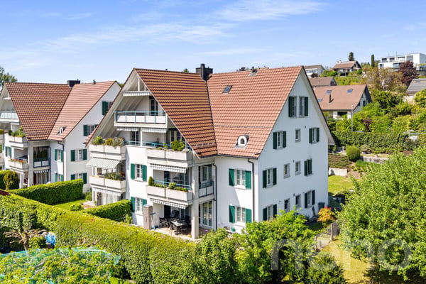 Helle 5.5-Zimmer-Dach-Maisonette-Wohnung mit Ausblick