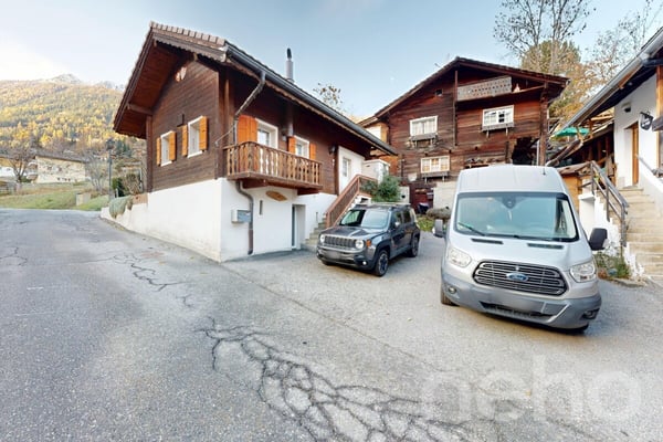 Exclusif: Chalet sur trois niveaux avec jardin 2